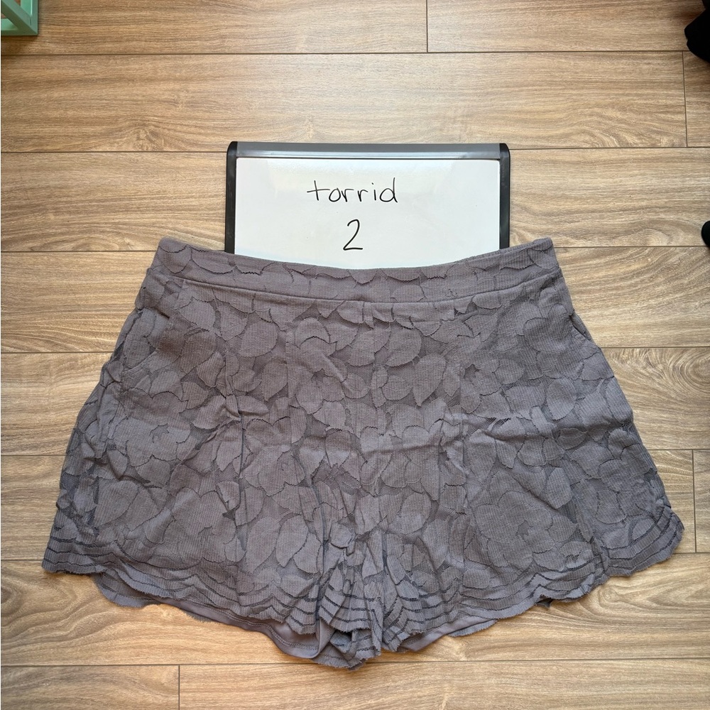 Torrid 2 Gray Lace Ruffled Pull On Shorts Plus Size 2X